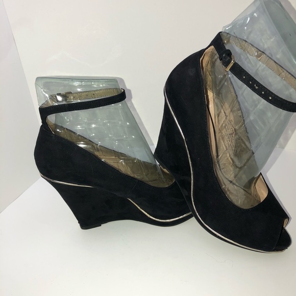 Missimo Black w/ Gold Trim Wedge - Picture 2 of 5